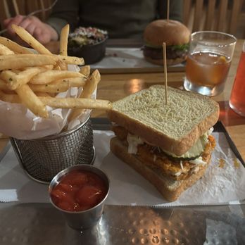 Kraft House No. 5 - Nashville chicken sandwich - New American Near Me - Powell, Ohio