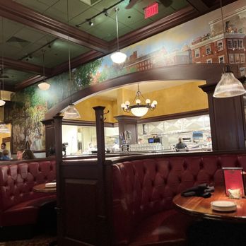 Ozzie's Good Eats - Inside - American Near Me - Fairfax, Virginia
