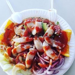 Tostada de ceviche de pescado con callo de acha
