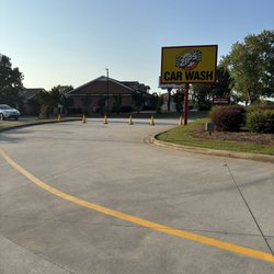 Zips Car Wash - Photo of car wash line closed at 7:39pm when advertised business hours are too 8pm