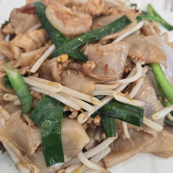 Basil Delight - Chow Kueh Teow - Thai Near Me - Pleasanton, California
