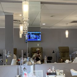 Lee Nails - Clean salon.