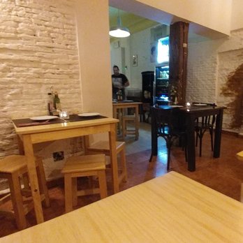 Más Al Sur - Rear dining room at Más Al Sur - Spanish Near Me - Madrid, M Más Al Sur - Rear dining room at Más Al Sur - Spanish Near Me - Madrid, M