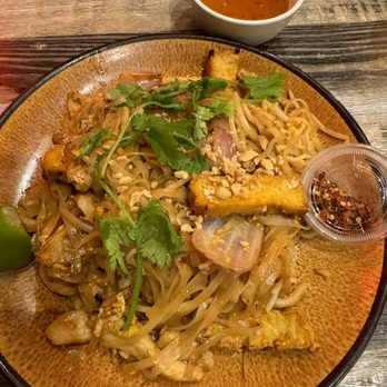 Fusion Corner - Chicken Pad Thai - Asian Fusion Near Me - Stanton, California