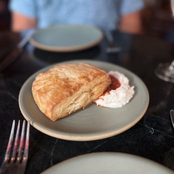 Lowland Tavern - Cheryl Day Biscuit - New American Near Me - Charleston, South Carolina Lowland Tavern - Cheryl Day Biscuit - New American Near Me - Charleston, South Carolina