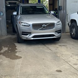 Randy's Wrecker & Service Center - Tire quickly being repaired