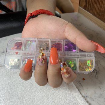 Modern Nails - leaves nail art - Nail Salons Near Me - Corvallis, Oregon