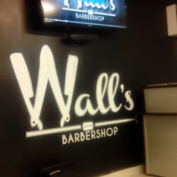 Wall's Barber Shop - El interior