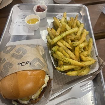 Gotts Roadside - Blue cheeseburger and garlic fries - Burgers Near Me - Napa, California Gotts Roadside - Blue cheeseburger and garlic fries - Burgers Near Me - Napa, California