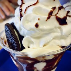 Scoopers - Hot fudge sundae with without cherry or peanuts