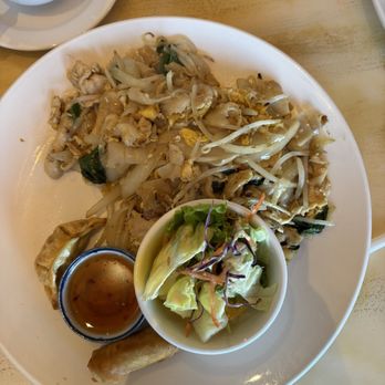 Pinto Thai Bistro - Thai basil noodle lunch special - Thai Near Me - San Diego, California Pinto Thai Bistro - Thai basil noodle lunch special - Thai Near Me - San Diego, California