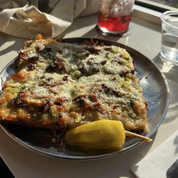 The Neighbors - The garden pesto pizza - Cocktail Bars Near Me - Orlando, Florida The Neighbors - The garden pesto pizza - Cocktail Bars Near Me - Orlando, Florida
