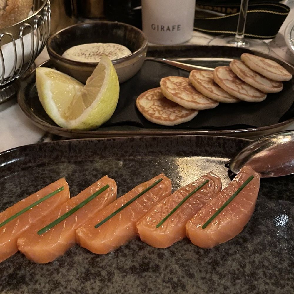 Girafe - Salmon Bellini - French Near Me - Paris, 75 Girafe - Salmon Bellini - French Near Me - Paris, 75