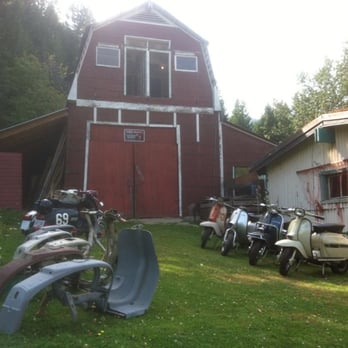 Red Barn Lodge - Bed & Breakfast Near Me - Rossland, British Columbia