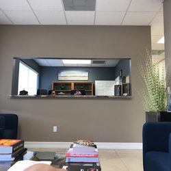 Sports And Spine - The lobby