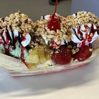 Fairgroundz - Banana split - Ice Cream & Frozen Yogurt Near Me - Ontario, California