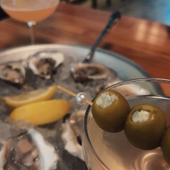 Pearl Divers Oyster Bar - Wine Bars Near Me - El Paso, Texas Pearl Divers Oyster Bar - Wine Bars Near Me - El Paso, Texas
