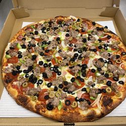 Jimmy V's Pizza - Deluxe with Black Olives