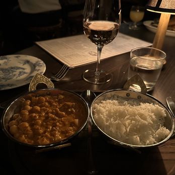 Armitage Alehouse - Rosé, Chickpea and potato tikka masala - Pubs Near Me - Chicago, Illinois Armitage Alehouse - Rosé, Chickpea and potato tikka masala - Pubs Near Me - Chicago, Illinois