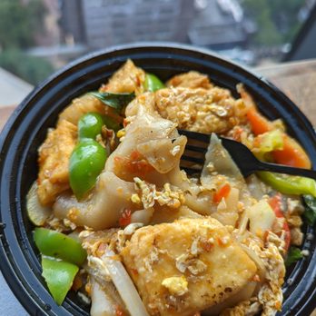 Glin Thai Bistro - Sweet garlicky pad kee mao - Thai Near Me - Brooklyn, New York Glin Thai Bistro - Sweet garlicky pad kee mao - Thai Near Me - Brooklyn, New York