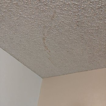 Quality Inn - Ceiling water stain - Hotels Near Me - Grants Pass, Oregon Quality Inn - Ceiling water stain - Hotels Near Me - Grants Pass, Oregon