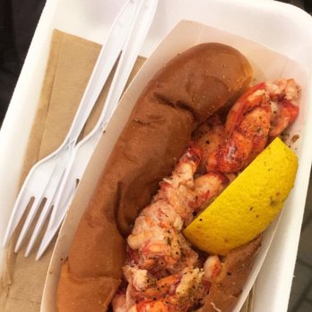 Boston Chowda - Hot lobster roll with butter - Seafood Near Me - Boston, Massachusetts Boston Chowda - Hot lobster roll with butter - Seafood Near Me - Boston, Massachusetts