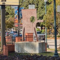 Hello Goodbye - Hello Goodbye sculpture, Columbia
