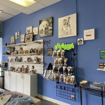 NauDog - Interior - Pet Stores Near Me - Honolulu, Hawaii NauDog - Interior - Pet Stores Near Me - Honolulu, Hawaii