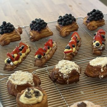 L'amour Cafe & Pastry - Cafes Near Me - Toronto, Ontario
