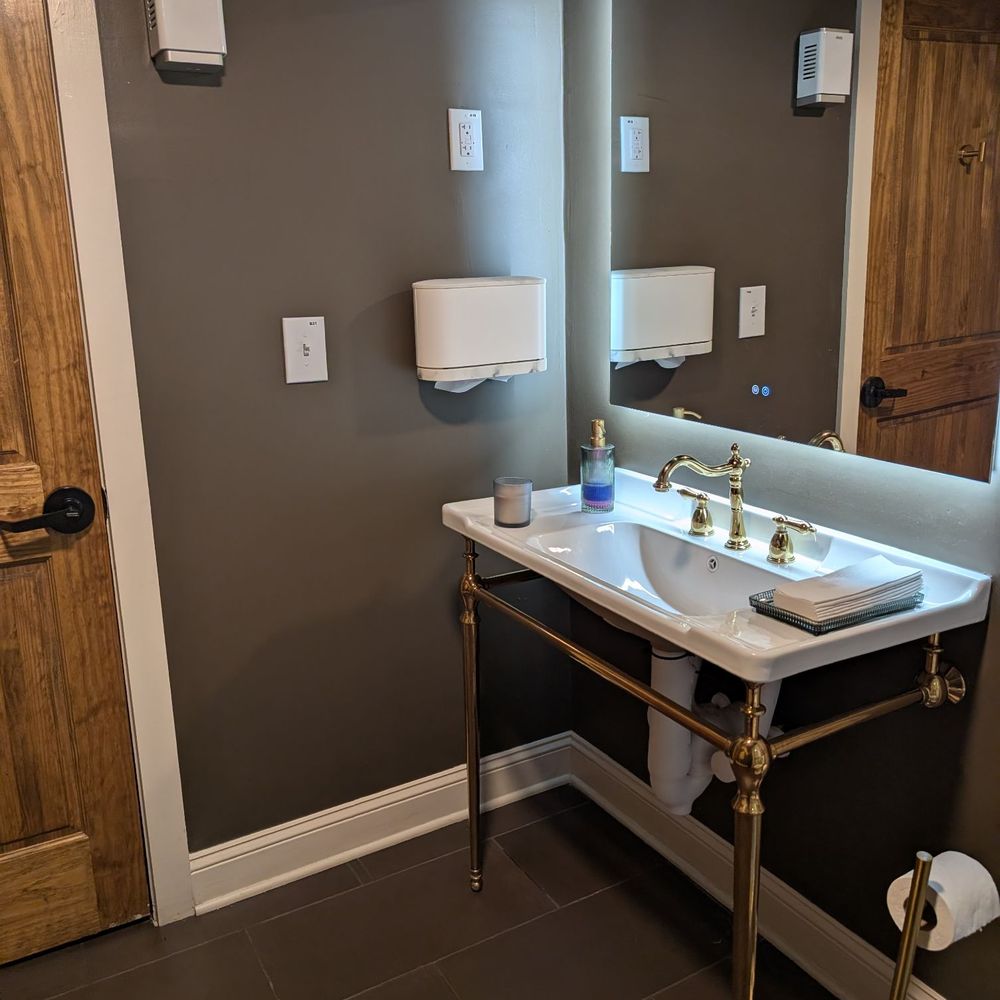 Pandora On The Square - Women's bathroom - Southern Near Me - McDonough, Georgia