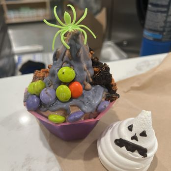 The Flora Bakehouse - Halloween Trick or Treat Soft Serve - Bakeries Near Me - Seattle, Washington The Flora Bakehouse - Halloween Trick or Treat Soft Serve - Bakeries Near Me - Seattle, Washington
