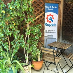iRepair Phones and Tablets - Our tropical waiting area.