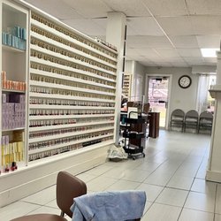 V Nails & Spa