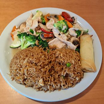 Chang Bros - Moo Goo Gai Pan with Fried Rice and Spring Roll lunch special - Chinese Near Me - Rocklin, California