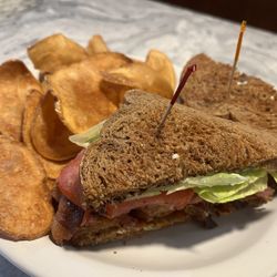 The Soda Fountain & Vinnies Pizzeria - BLT & homemade chips!