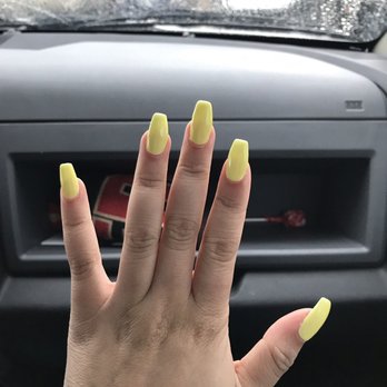 Tulip Nails - left hand... bumpy nails - Nail Salons Near Me - Alameda, California