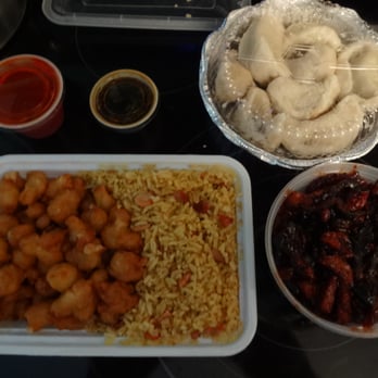 Sun Fat - Sweet & Sour chicken combination plate, boneless spare ribs, and steamed dumplings -- SUN FAT in Bristol, CT. - Chinese Near Me - Bristol, Connecticut
