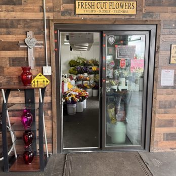 S & E Wholesale Flowers - Flowers & Gifts Near Me - San Bernardino, California S & E Wholesale Flowers - Flowers & Gifts Near Me - San Bernardino, California