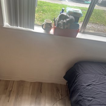Mopo Clean - Clean bedroom floors and window seal - Home Cleaning Near Me Mopo Clean - Clean bedroom floors and window seal - Home Cleaning Near Me