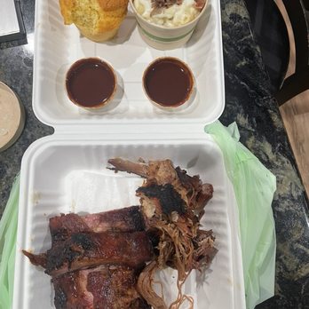 Armadillo Willy's BBQ - Baby Back Party Pack (3 Slabs) Pulled Pork-Regular Plate Cornbread Muffin White Cheddar Bacon Mac & Cheese - American Near Me - Sunnyvale, California