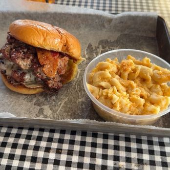 Hoggy's Restaurant and Catering - Burger - Barbeque Near Me - Columbus, Ohio