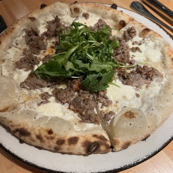Midtown Table - White pizza with sausage - Italian Near Me - Jacksonville, Florida Midtown Table - White pizza with sausage - Italian Near Me - Jacksonville, Florida