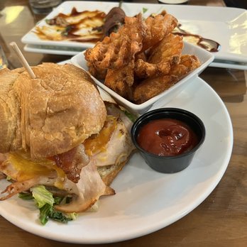 Ebb & Flow - California Sandwich - Cocktail Bars Near Me - Plano, Texas
