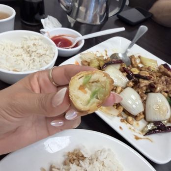 Golden Tree Restaurant - Inside of Vegetarian Egg Rolls (4) 素春卷 - Chinese Near Me - Los Angeles, California