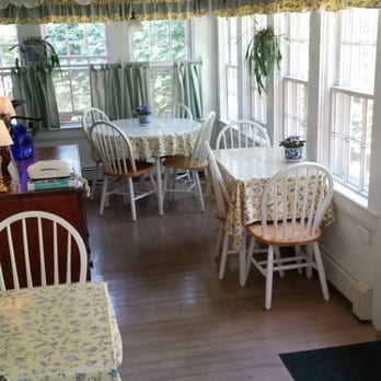 Anchor Inn - Breakfast room - Hotels Near Me - Nantucket, Massachusetts