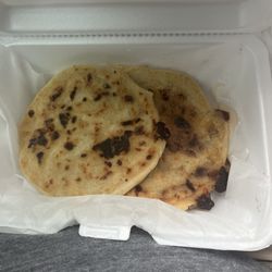 Cabanas Grill - Pupusas Loroco y Queso