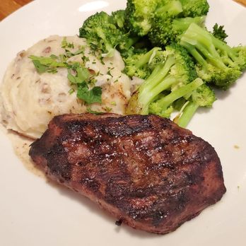 Applebee's Grill + Bar - American Near Me - Elizabeth, New Jersey