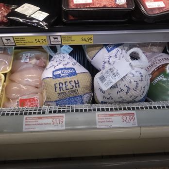 ALDI - a display of meat in a grocery store - Grocery Near Me - Chicago, Illinois