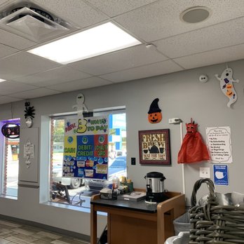 Fast Fresh Laundry - Crystal Clean Laundromat - Coffee area - Laundry Services Near Me - Orlando, Florida Fast Fresh Laundry - Crystal Clean Laundromat - Coffee area - Laundry Services Near Me - Orlando, Florida
