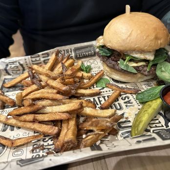 5 Arch Brewing - Wrath Burger and fries - Pizza Near Me - Centerville, Indiana